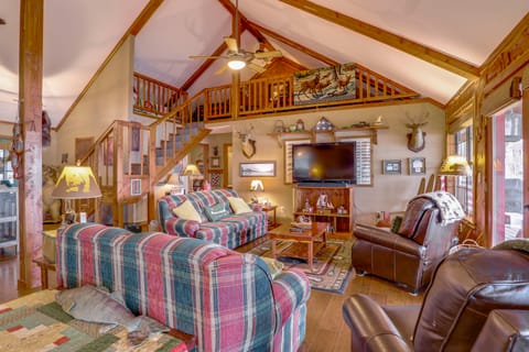 Deck & Fire Pit: Waterfront Cabin in Greers Ferry! House in Greers Ferry Lake