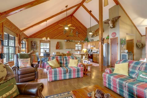 Deck & Fire Pit: Waterfront Cabin in Greers Ferry! House in Greers Ferry Lake