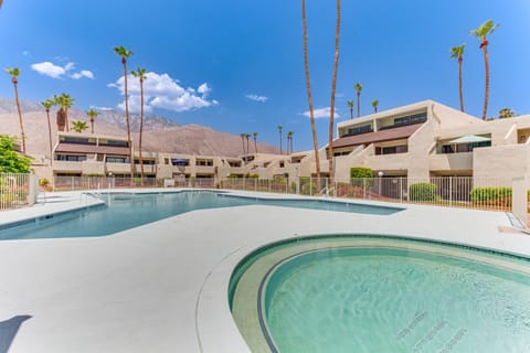 3 Mi to Dtwn Palm Springs: Condo w/ Pool Access! Apartment in Palm Springs
