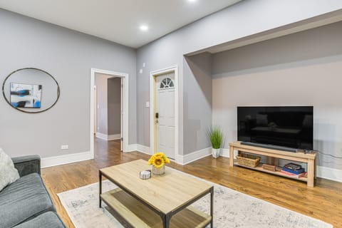 5 Mi to Dtwn: Ukrainian Village Apartment! Apartment in Chicago