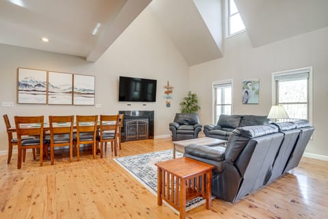 Hot Tub & Amenity Access: Lake Anna Retreat! House in Lake Anna