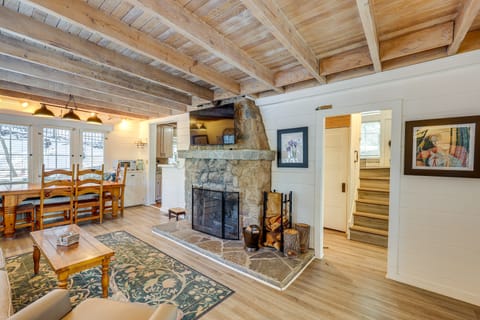 Walkable 'Green Gables Cottage' in Lake Arrowhead Cottage in Lake Arrowhead