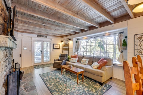 Walkable 'Green Gables Cottage' in Lake Arrowhead Cottage in Lake Arrowhead
