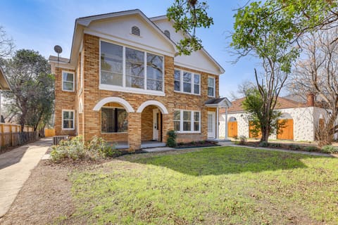 1 Mi to San Antonio Zoo: Olmos Park Apt! Apartment in San Antonio