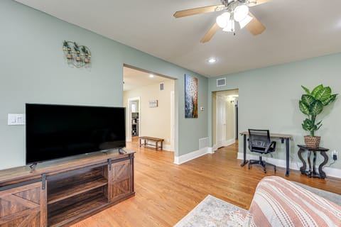 1 Mi to San Antonio Zoo: Olmos Park Apt! Apartment in San Antonio