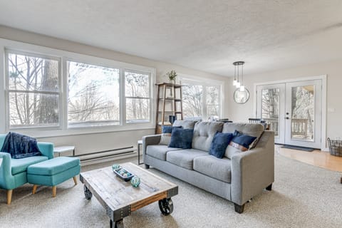 Hot Tub & Mountain Views: Waynesville Retreat! House in Maggie Valley