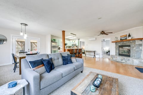 Hot Tub & Mountain Views: Waynesville Retreat! House in Maggie Valley