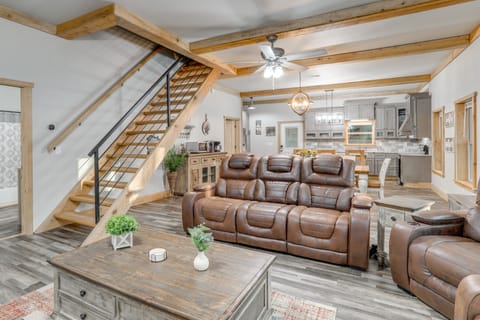 Greers Ferry Lake Access & Deck: Group Getaway! House in Heber Springs