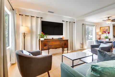 Updated Home w/ Private Deck, 1 Mi to Rose Bowl! House in Pasadena