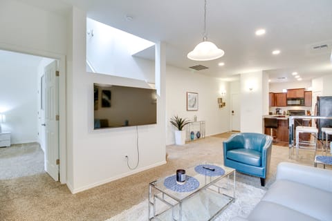 4 Mi to UNM: Convenient Albuquerque Townhome! Apartment in Albuquerque