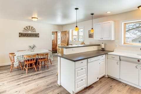 Patio & Mountain Views: Farmhouse in Mancos! House in La Plata County