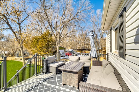 2 Mi to Downtown Colorado Springs: Apt w/ Grill! House in Colorado Springs