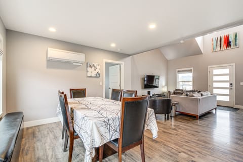 1 Mi to Oregon Dunes: Quiet Getaway w/ Deck House in Lakeside