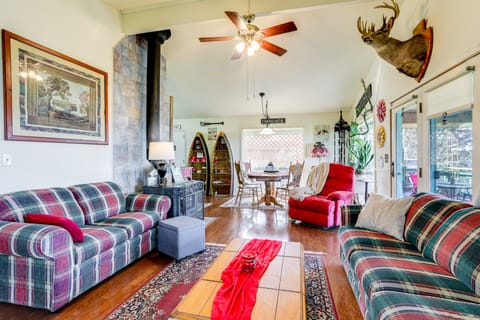 'The Treehouse' in Cherokee Village: Deck & Views House in Cherokee Village