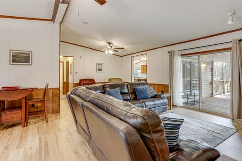 < 1 Mi to Greers Ferry Lake: Dog-Friendly Home! House in Greers Ferry Lake