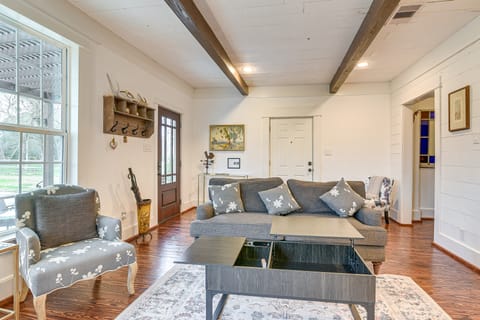 BBQ-Ready Yard, Fire Pit: Peaceful Home House in League City