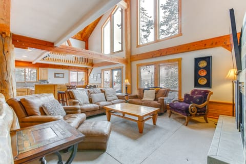 6 Mi to Winter Park Resort: Spacious Family Cabin House in Fraser