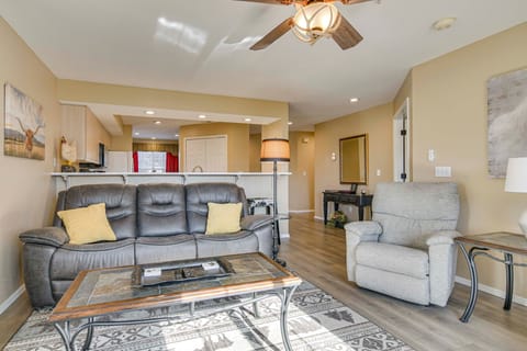 On Thousand Hills Golf Course: Condo w/ Sunroom Apartment in Branson