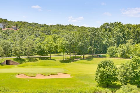 On Thousand Hills Golf Course: Condo w/ Sunroom Apartment in Branson