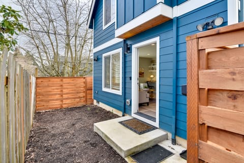 WFH Friendly: Walkable Portland Townhome Apartment in Vancouver