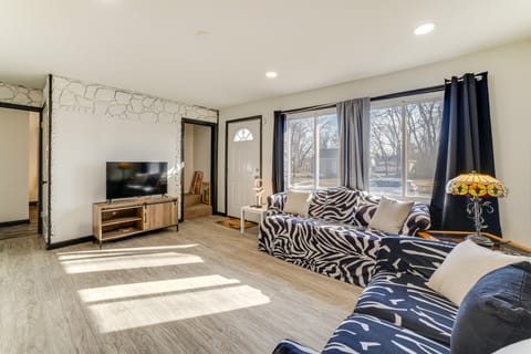 3 Mi to Hard Rock Casino: Charming Home in Gary! House in Gary