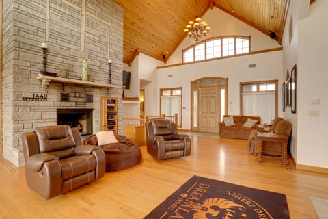 366 Shared Acres, Lake Access: Ozark Getaway! House in Fairfield Bay