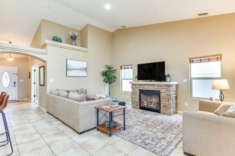 4 Mi to Dtwn Grand Junction: Hot Tub Haven! House in Grand Junction