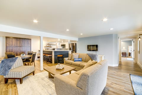 Hot Tub + Fireplace: Waterfront Clarklake Apt Apartment in Ohio