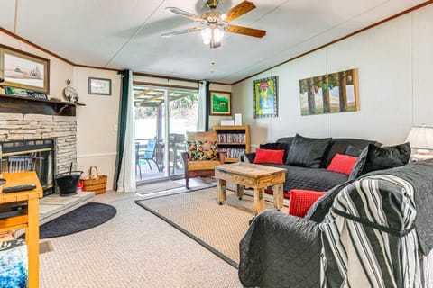 Fire Pit & Decks: Creekside Cabin in Robbinsville House in Stecoah