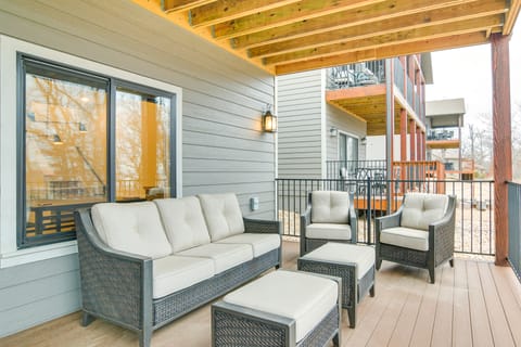 Fireplace + Lake Access: Waterfront Branson Escape House in Indian Point