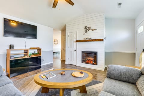 1 Mi to Dtwn: Bentonville Retreat w/ Patio House in Rogers