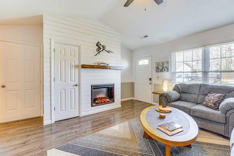 1 Mi to Dtwn: Bentonville Retreat w/ Patio House in Rogers