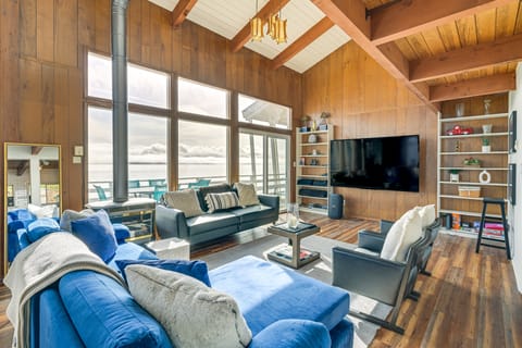 Decks & Views: Waterfront Shelton Home House in Hood Canal