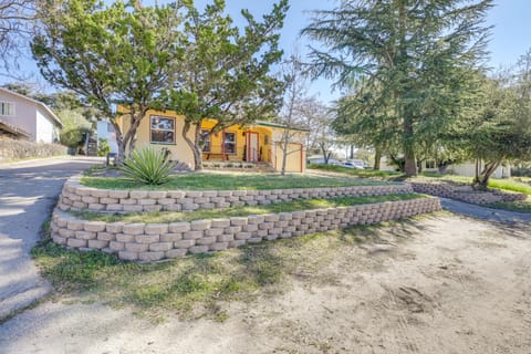 Walk to Downtown Atascadero: Cottage w/ Sunroom! Cottage in Atascadero