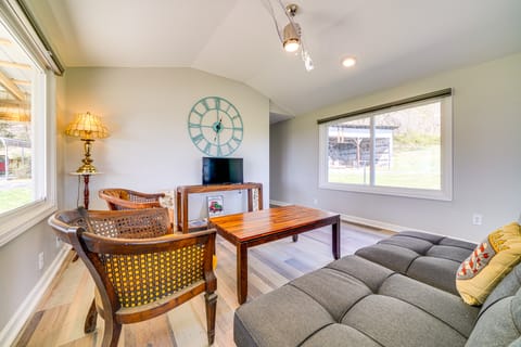 3 Mi to Caesars Casino: Indiana Retreat w/ Patio! House in Jefferson County