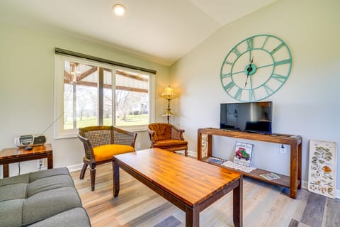 3 Mi to Caesars Casino: Indiana Retreat w/ Patio! House in Jefferson County