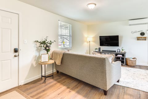 4 Mi to Dtwn: Dog-Friendly Fayetteville Home House in Fayetteville