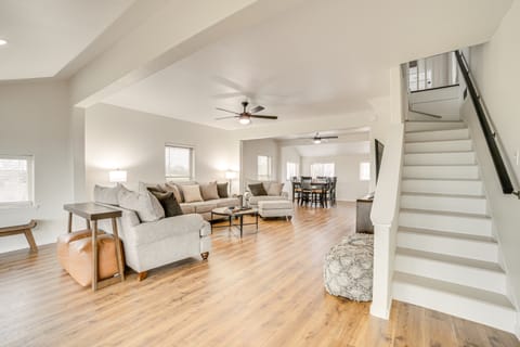 1 Mi to Table Rock Lake: Home w/ Furnished Patio! House in Table Rock Lake