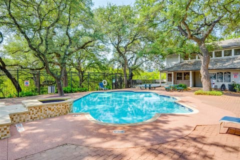 'The Cozy Domain': Austin Apartment w/ Pool Access Apartment in Austin