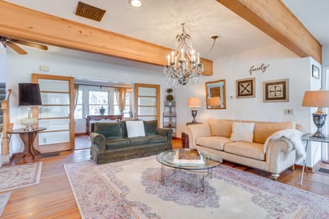 Vintage Farmhouse w/ Hot Tub in Larkspur House in Larkspur