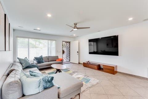 Outdoor Entertainment: Palm Springs Group Escape House in Palm Springs