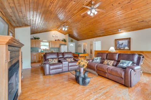 Resort Cabin with Private Hot Tub! House in Sevier County