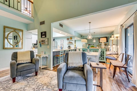 7 Mi to The Wharf: Gem w/ Beach Access Apartment in Orange Beach