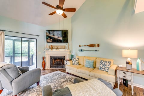 7 Mi to The Wharf: Gem w/ Beach Access Apartment in Orange Beach