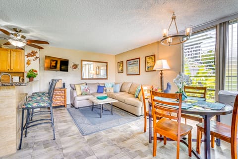 Steps from Beach & 2 Mi to Town: Condo w/ AC! Apartment in Holualoa