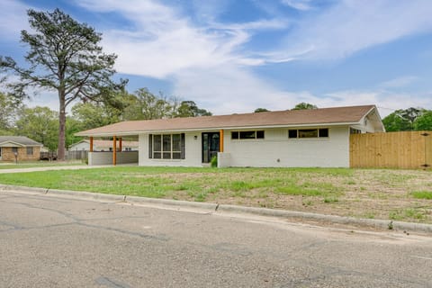 Convenient Family-Friendly Location: Texarkana Gem House in Texarkana