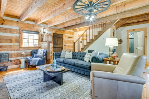 Hot Tub, Fire Pit & Creek Access: Whittier Cabin! House in Cherokee