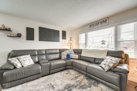 Walk to Marina: Home w/ Hot Tub in Mentor! House in Mentor