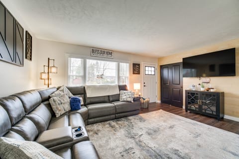 Walk to Marina: Home w/ Hot Tub in Mentor! House in Mentor