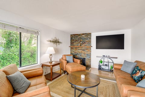 Walk to Beaches: Waterfront Home in Port Orchard! House in Port Orchard